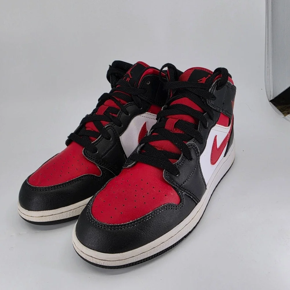 Nike Air Jordan 1 Mids Shoes Kids 6.5Y Black Fire Red White Alternate Bred Toe